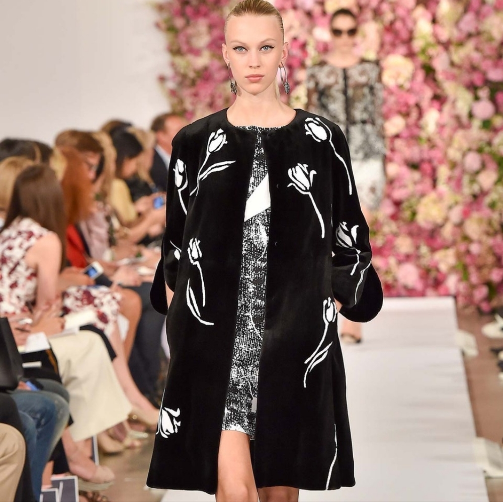 $36,000 OSCAR DE LA RENTA GORGEOUS BLACK WHITE SHARED MINK TULIP RUNWAY…